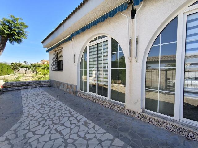 Chalet en venta en Busot. ¡FINANCIACIÓN DESDE EL 90%!. Chalets.