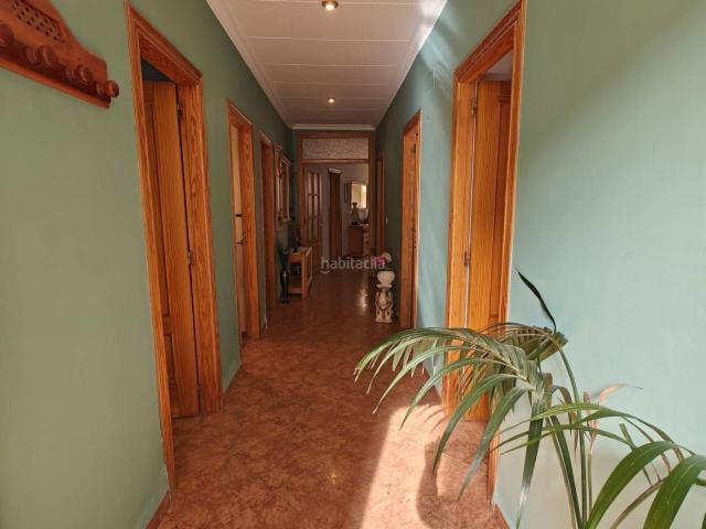 Chalet en venta en Buñol. Amplia casa con patio. Chalets.