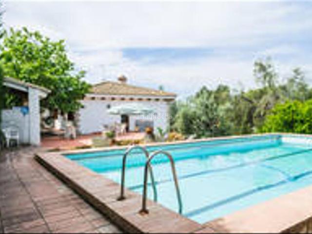 Chalet en venta en Godelleta. Chalet independiente en Cumbres de Calicanto. Chalets.