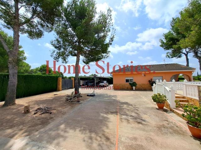 Chalet en venta en Godelleta. Chalets.