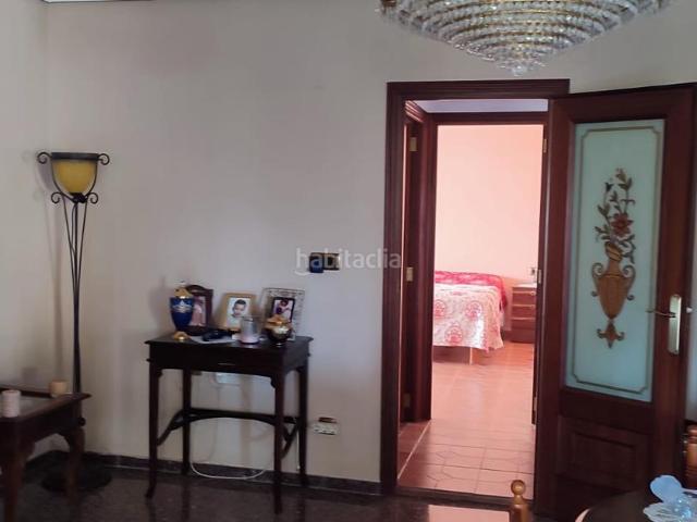 Chalet en venta en Godelleta. Dos viviendas en una solo chalet. Chalets.