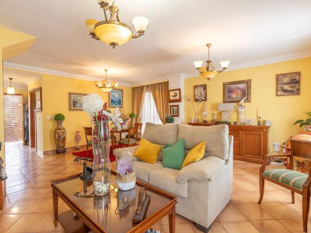 Chalet en venta en Gójar. CHALET PAREADO CON PISCINA POR SOLO 289.900!. Chalets.