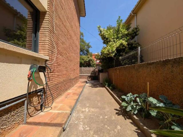 Chalet en venta en Gavà, Centre Estació. Exclusiva vivienda a 4 vientos reformada en 2024 en Gavà. Chalets.