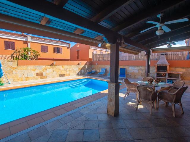 Chalet en venta en Gáldar, Gáldar pueblo. VIVIENDA CON TERRAZAS Y PISCINA EN EL AGUJERO. Chalets.