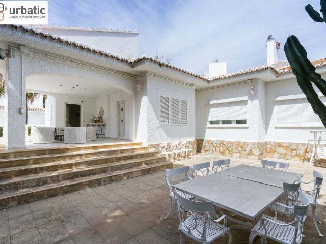 Chalet en venta en Gandia, Playa de Gandía. Chalet de ensueño en un entorno con privacidad y privilegiado. Chalets.