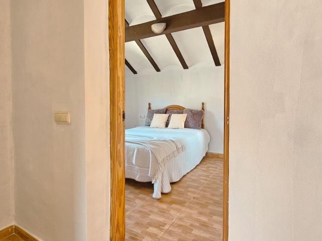 Chalet en venta en Gandia, Urbanizaciones. ESPECTACULAR CHALET INDEPENDIENTE CON PISCINA, TERRENO Y DOS VIVIENDAS. Chalets.