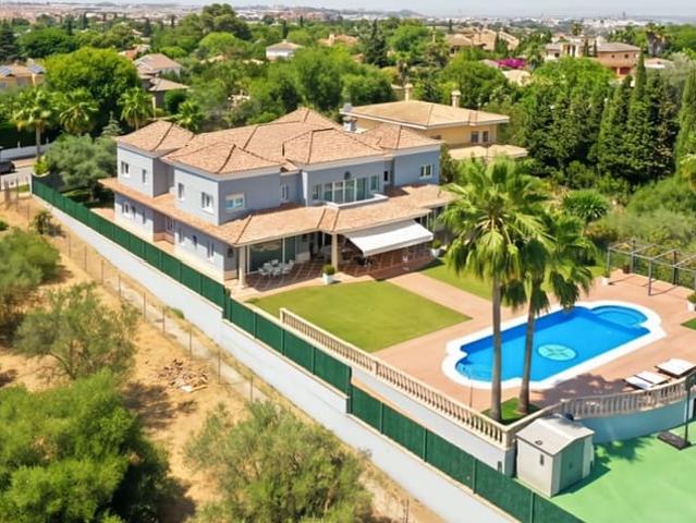 Chalet en venta en Gelves, Sevilla