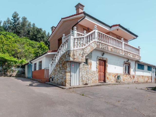 Chalet en venta en Gijón, Fresno. PRECIOSA CASA DE DOS PLANTAS DOS VIVIENDAS INDEPENDIENTES Y AMPLIO TERRENO EN FRESNO MONTEANA. Chalets.