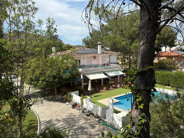 Chalet en venta en Gilet. Exclusivo chalet independiente con gran parcela y piscina climatizada en Gilet. Chalets.