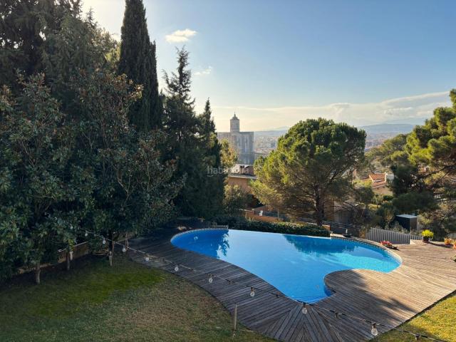 Chalet en venta en Girona, Montjuïc. Casa con espectaculares vistas a la catedral de Girona House with spectacular views of the Girona Cathedral. Chalets.