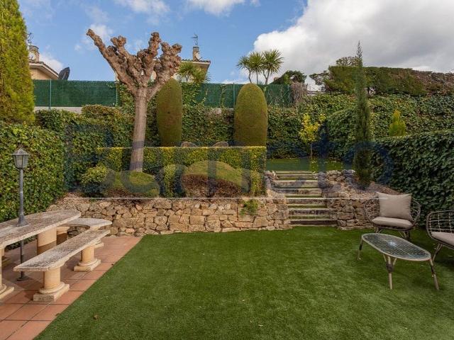 Chalet en venta en Girona, de 206 m² 3 habitaciones por 710.000
