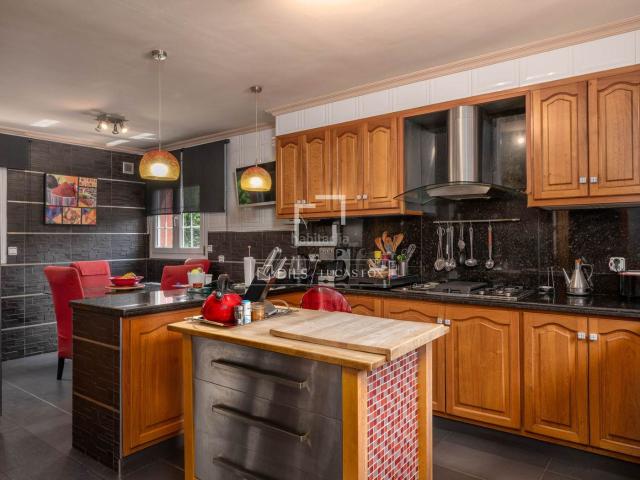 Chalet en venta en Girona, Palau. Casa villa de 5 dormitorios en venta en Palau, Girona. Chalets.