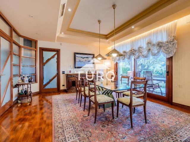 Chalet en venta en Girona, Palau. Exclusivo chalet en Girona. Chalets.