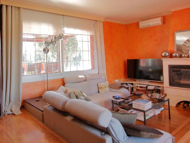 Chalet en venta en Girona, Palau. Especial. Chalets.