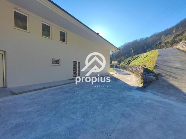 Chalet en venta en Oviedo, San Claudio Trubia Las Caldas. IMPRESIONANTE CHALET UNIFAMILIAR CON GRAN PARCELA Y VISTAS ESPECTACULARES A 10 MINUTOS DE OVIEDO. Chalets.