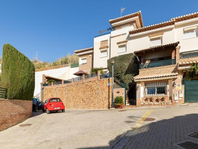 Chalet en venta en Granada, Lancha del Genil. Casa o chalet independiente en venta a 5 minutos del Centro de Granada. Chalets.