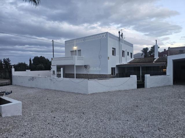 Chalet en venta en Granja de Rocamora. Chalets Granja de.