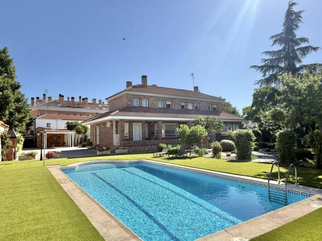 Chalet en venta en Griñón