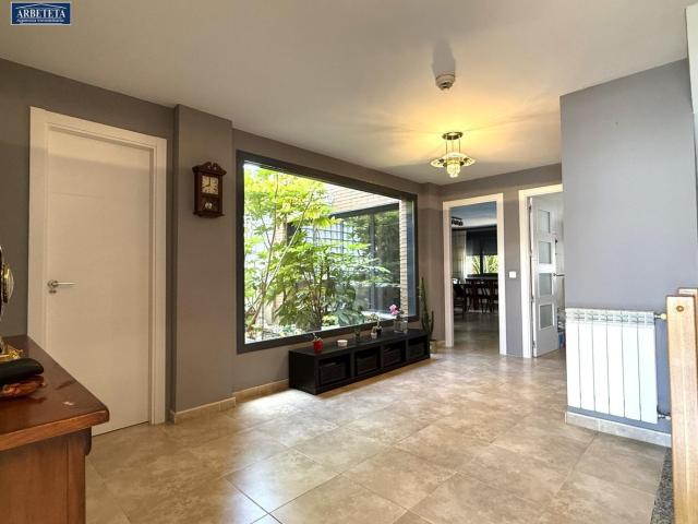 Chalet en venta en Guadalajara, Las Cañas. INMOBILIARIA ARBETETA VENDE EXCLUSIVO CHALET EN ZONA CLARA CAMPOAMOR, GUADALAJARA. Chalets.