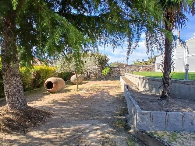 Chalet en venta en Guadarrama. CONSULTING 2001 VENDE*Chalet Independiente en: *Urb. Las Cabezuelas*. Chalets.