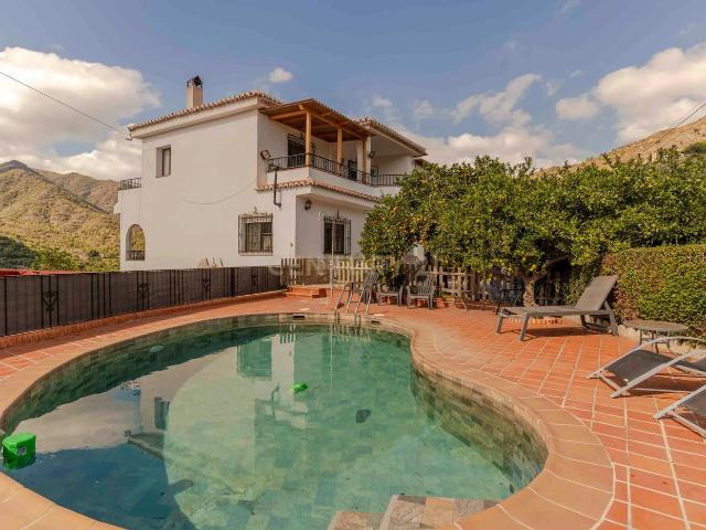 Chalet en venta en Guájares Los. TU NUEVO HOGAR, DONDE EL AIRE ES PURO Y LAS VISTAS INFINITAS. Chalets Guájares.