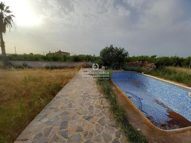 Chalet en venta en Guardamar del Segura, Pueblo. Espectacular chalet en Guardamar del Segura con piscina muy bien situado. Chalets Guardamar del.