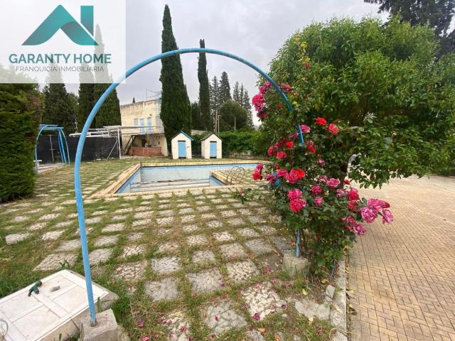 Chalet en venta en Guardia de Jaén La. Chalet en La Guardia de Jaén con jardín y piscina. Chalets Guardia de Jaén.