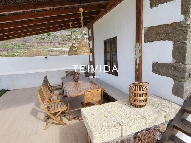 Chalet en venta en Guía de Isora, Guía de Isora Interior. Villa independiente con piscina infinity y vistas al mar en Tejina de Isora!. Chalets Guía de.