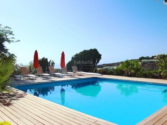 Chalet en venta en Guía de Isora, Playa de San Juan. ESPECTACULAR FINCA RESIDENCIAL DE LUJO CON 6 VIVIENDAS, ZONA DE EVENTOS y PISCINA CLIMATIZADA, JARDINES Y VISTAS AL MAR, EN GUÍA D. Chalets Guía de.