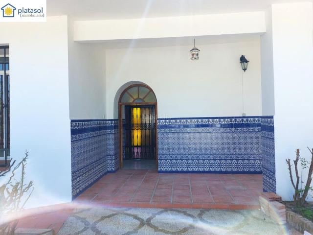 Chalet en venta en Guillena, Las Pajanosas. Exclusivo Chalet en Pajarosas Golf, Guillena Ideal para Vivir con Confort. Chalets.