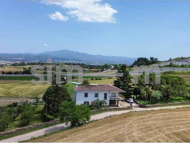 Chalet en venta en Gurb, de 240 m² 5 habitaciones por 595.000