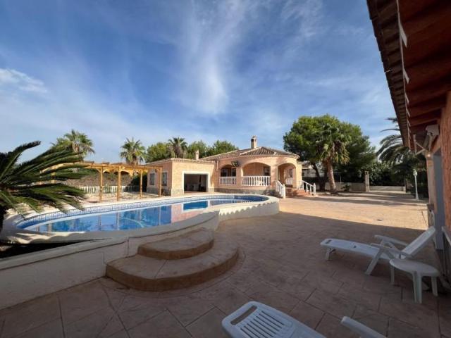Chalet en venta en Dolores, CMNO. ESCORREDOR
