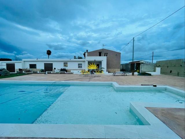 Chalet en venta en Dolores. ltpgtltstronggtiexclOPORTUNIDAD DE COMPRA EN DOLORES ALICANTE!ltstronggtltpgtltpgtSi buscas exclusividad, amplitud y un entorno t. Chalets.