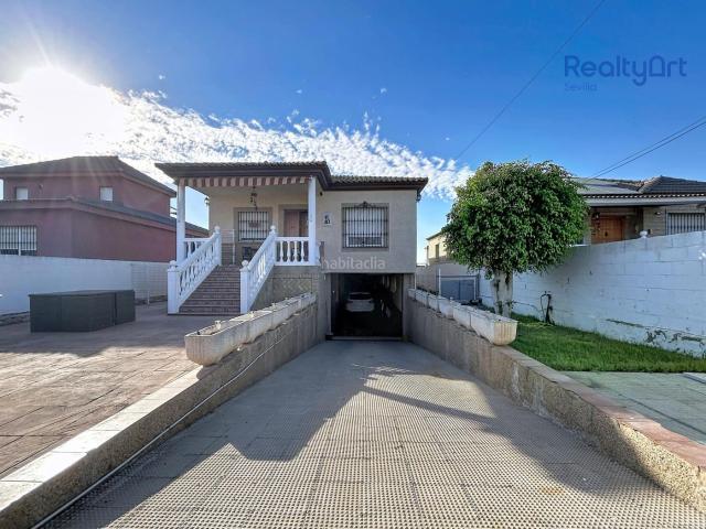 Chalet en venta en Dos Hermanas, Arco Norte Avda España. CHALET EN URBANIZACIÓN CASQUERO CON PISCINA. Chalets Dos.