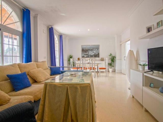 Chalet en venta en Dos Hermanas, Centro Doña Mercedes. Chalet en venta con piscina y zona exterior URBANO VIVIENDA HIPOTECABLE. Chalets Dos.