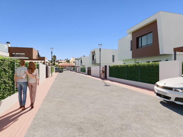 Chalet en venta en Dos Hermanas, Entrenúcleos. Chalet Independiente de 4 dormitorios. Chalets Dos.