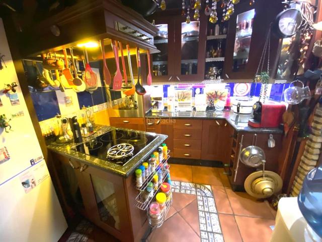Chalet en venta en Dos Hermanas, La Motilla Fuente del Rey. ¡Descubre el hogar de tus sueños en la exclusiva zona de Castillo de la Serrezuela! chalet independiente. Chalets Dos.