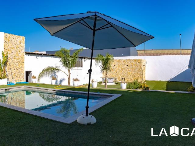 Chalet en venta en Dos Hermanas, La Hacienda Nueva Andalucía. Casa o chalet independiente en venta en La Hacienda Nueva Andalucía. Chalets Dos.