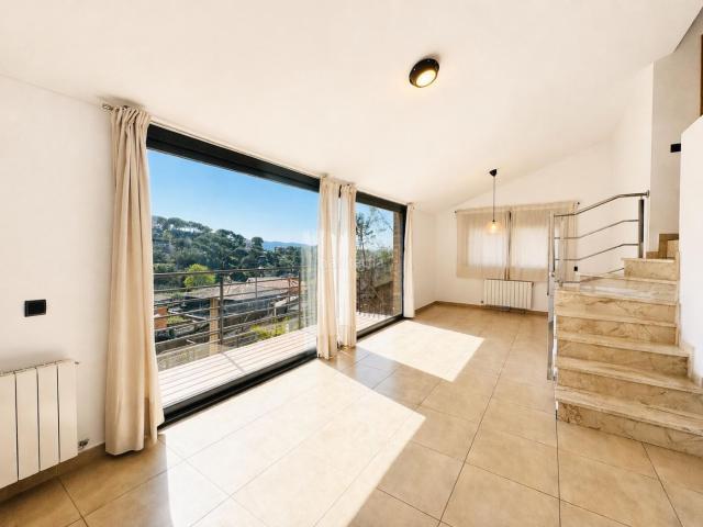Chalet en venta en Dosrius, Can Massuet del Far. Casa con ascensor privado, jardín y terrazas en Can Massuet del Far. Chalets.