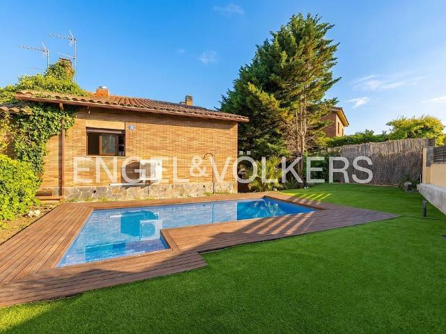 Chalet en venta en Dosrius, de 307 m² 4 habitaciones por 595.000