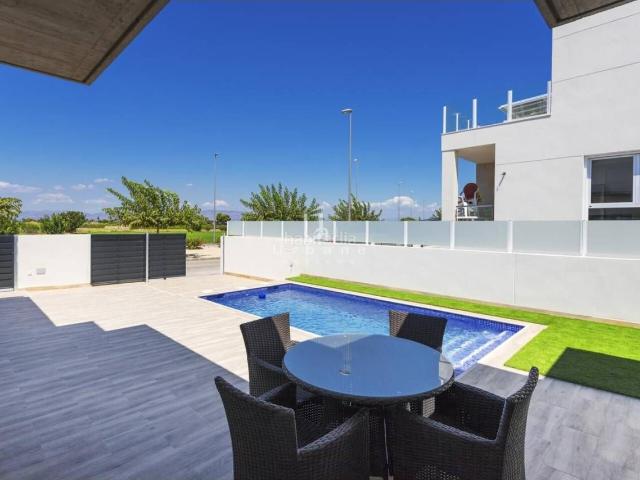 Chalet en venta en Daya Nueva. VILLA MODERNA EN DAYA NUEVA. Chalets Daya.