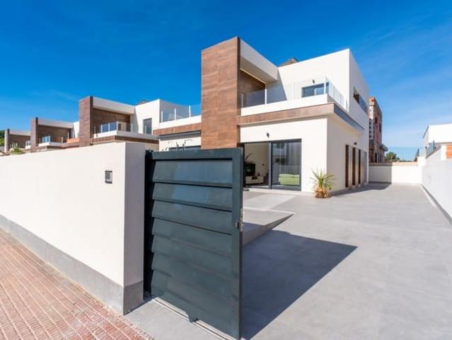 Chalet en venta en Daya Nueva, Alicante
