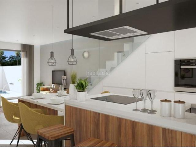 Casa en venta en Daya Nueva. CHALET PAREADO con PISCINA PRIVADA en Daya Nueva. Casas Daya.