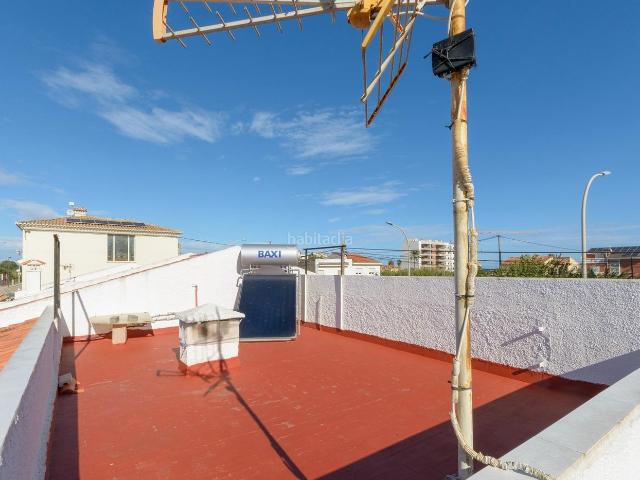 Chalet en venta en Daimús. Chalet encantador en Platja de Daimús Luz, Espacio y Mar a un Paso. Chalets.