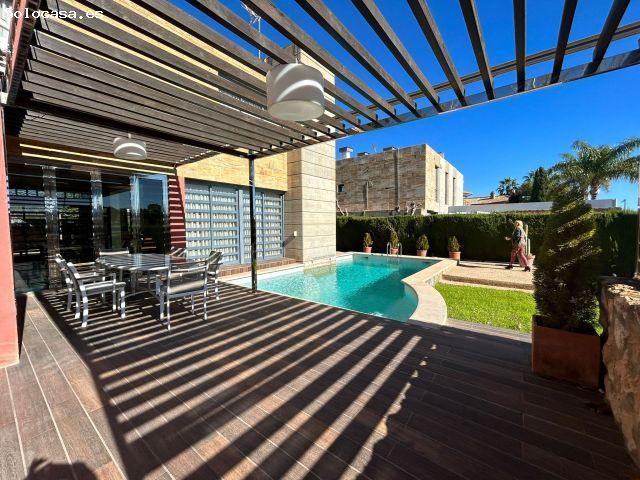 Chalet en Venta en Dehesa de campoamor, Alicante