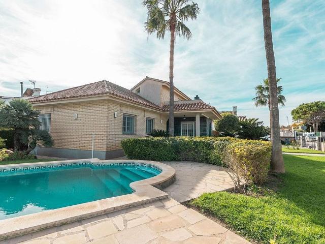 Chalet en venta en Deltebre, de 174 m² 4 habitaciones por 590.000
