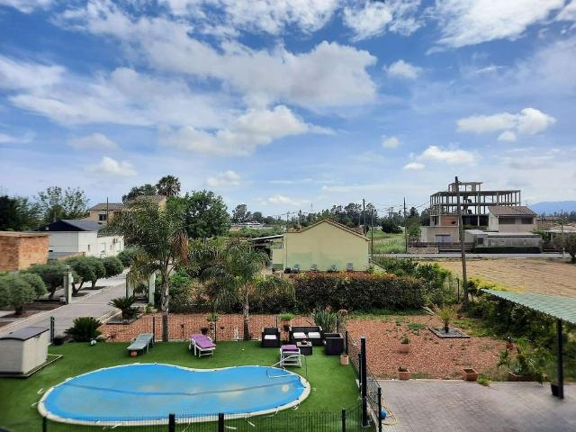 Chalet en venta en Deltebre, de 210 m² 5 habitaciones por 414.990