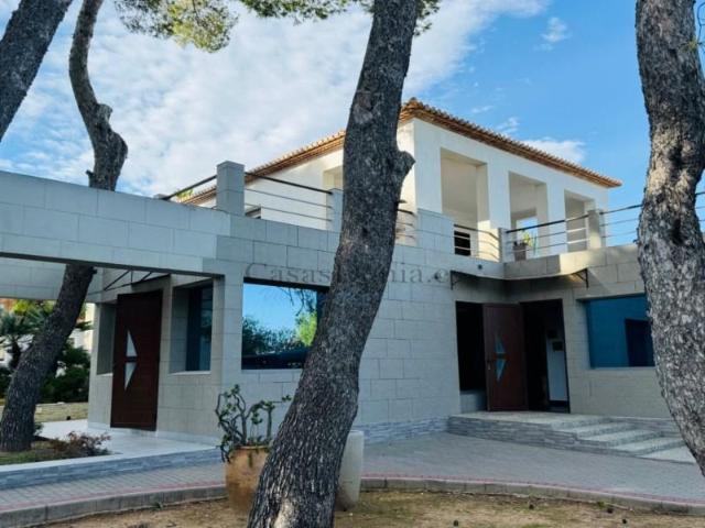 Chalet en venta en Denia