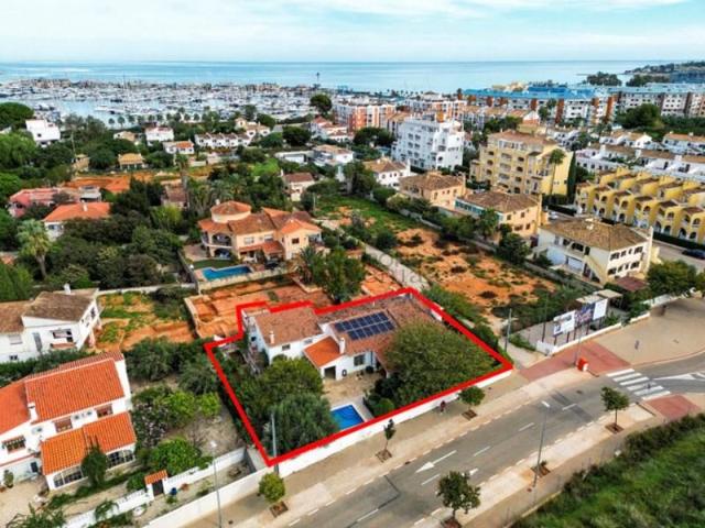 Chalet en venta en Denia