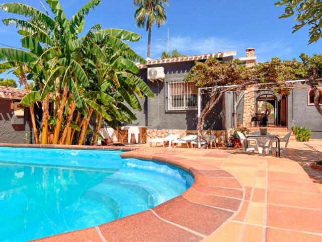 Chalet en venta en Denia